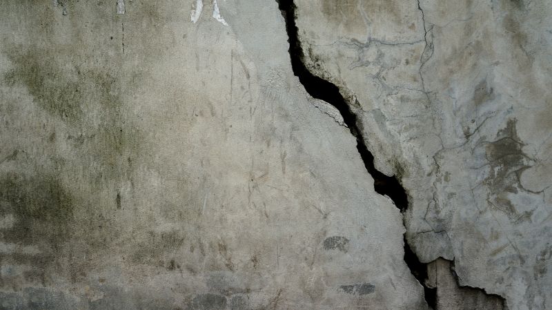 Cracked Wall Restoration